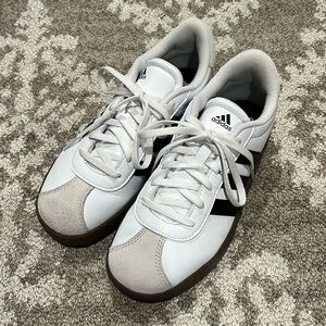 KIDS' ADIDAS BIG KID VL COURT 3.0 SNEAKERS